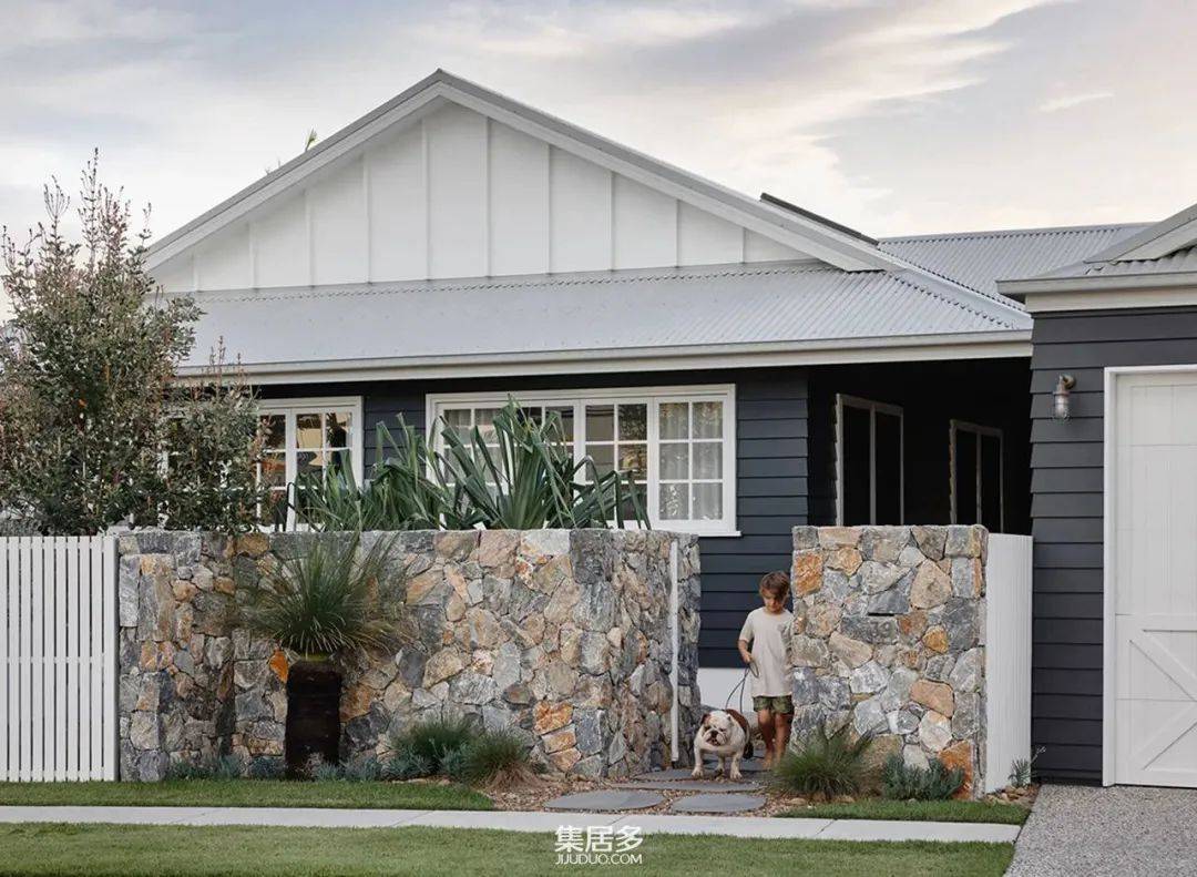 澳洲:澳洲海滨别墅：小巧外观下的明亮舒适内饰