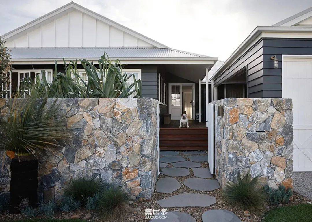 澳洲:澳洲海滨别墅：小巧外观下的明亮舒适内饰